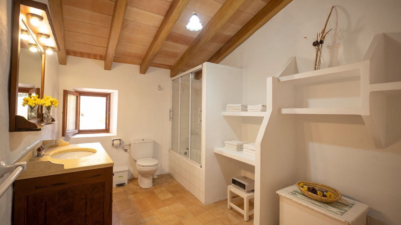 Photo of Bathroom in Biniaraix