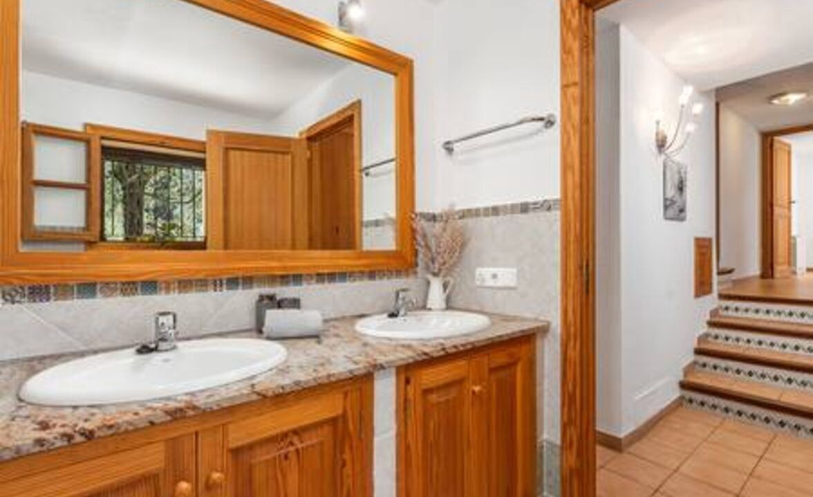 Photo of Bathroom in Fornalutx