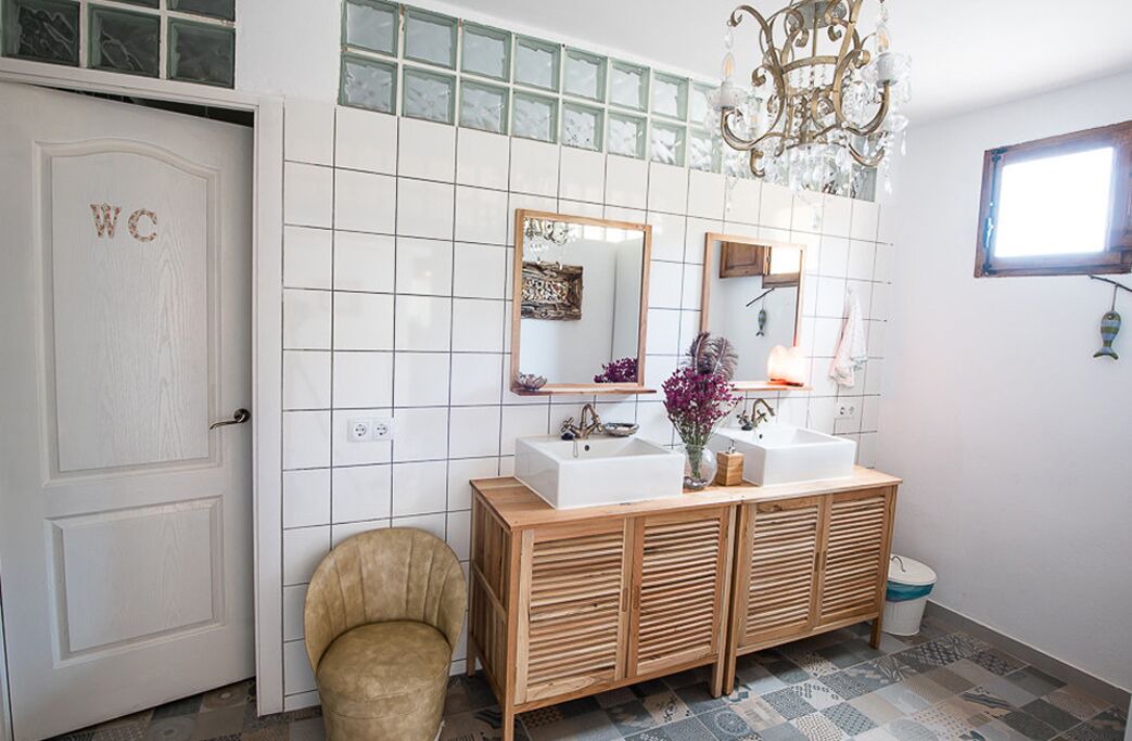 Photo of Bathroom in Sords