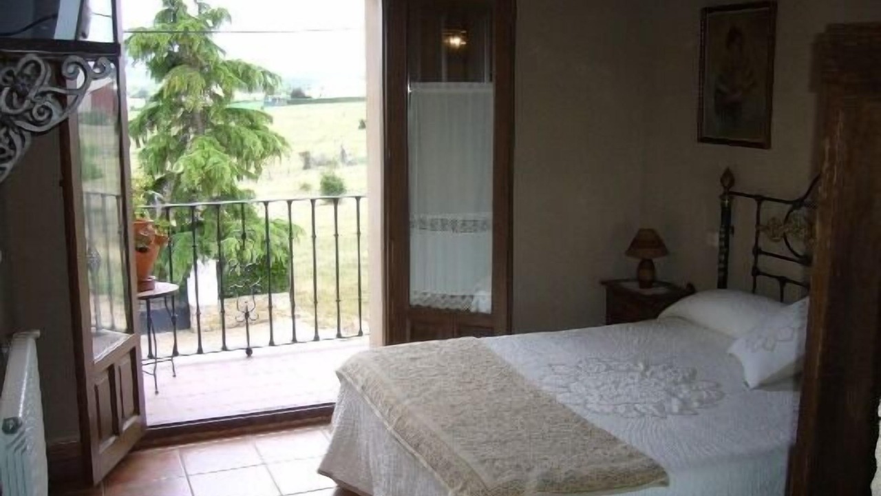 Photo of Bedroom in Turrubuelo
