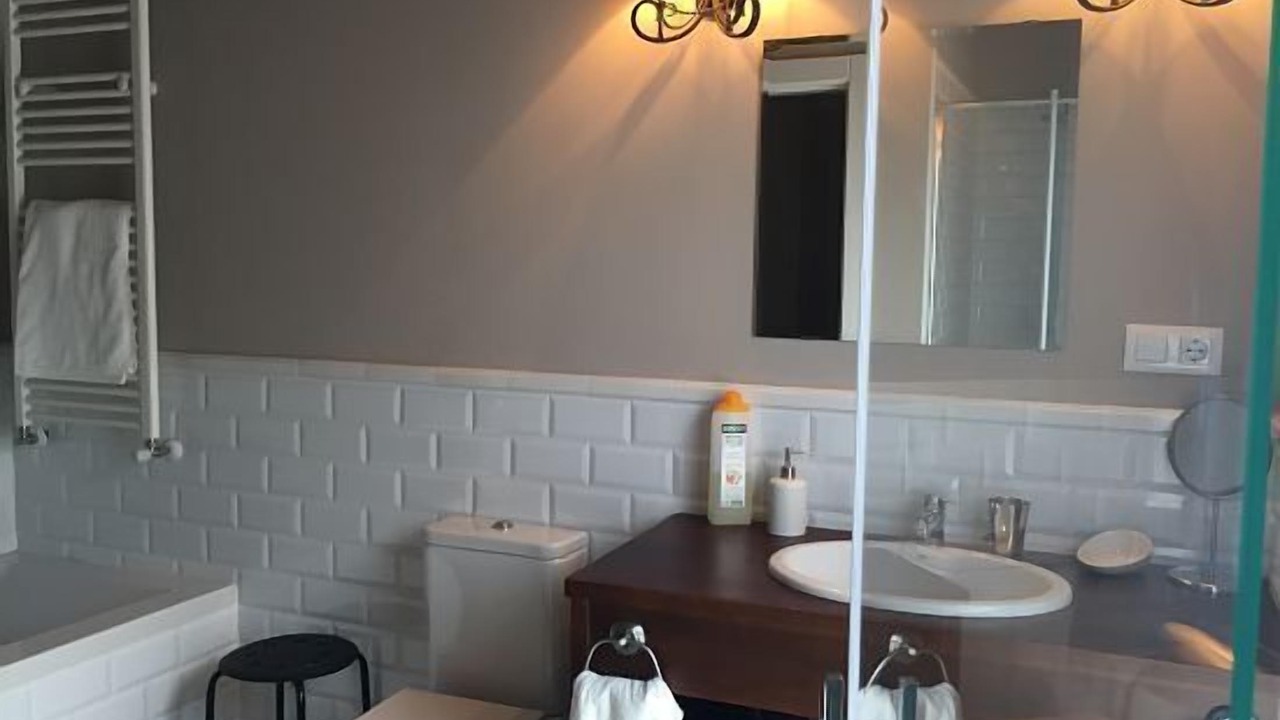 Photo of Bathroom in Naves