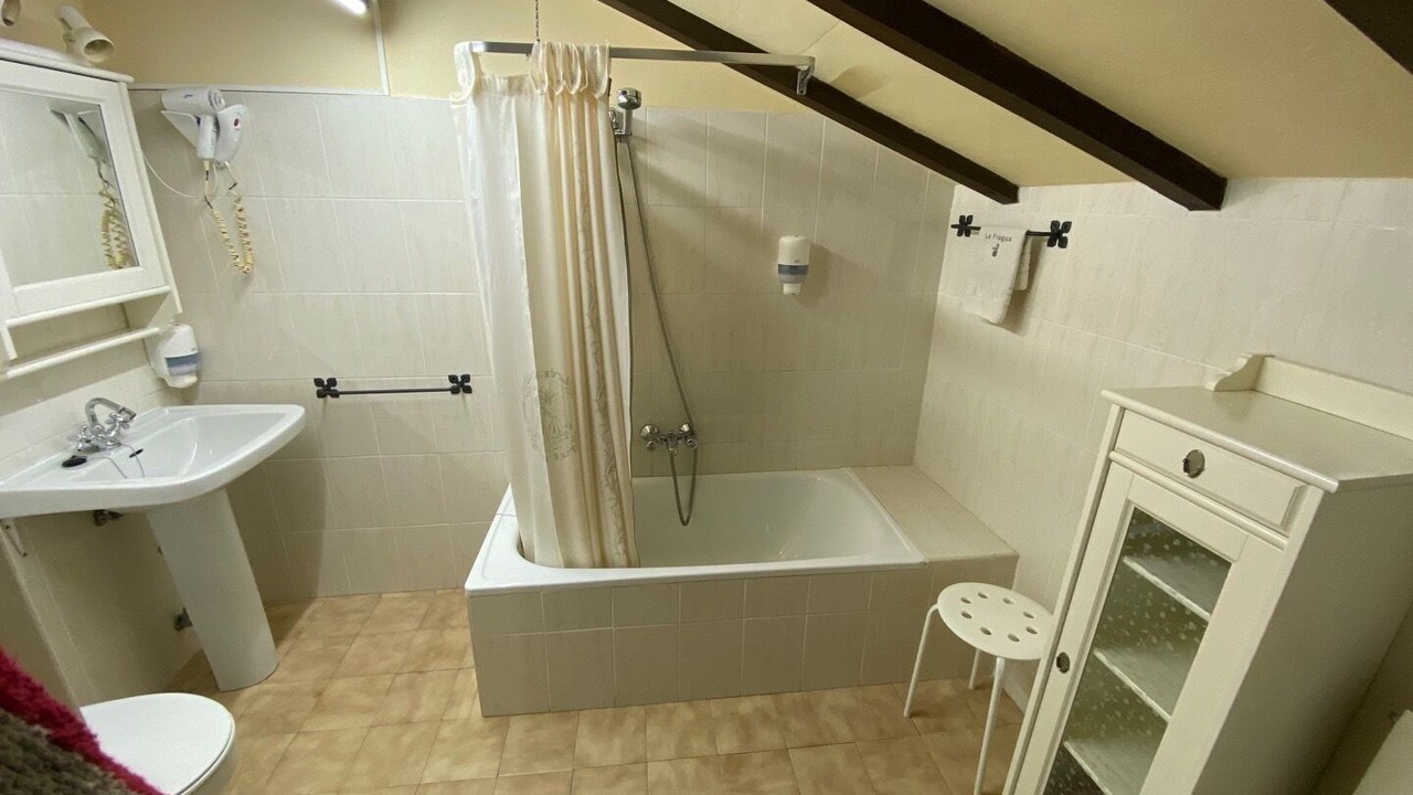 Photo of Bathroom in Aliezo