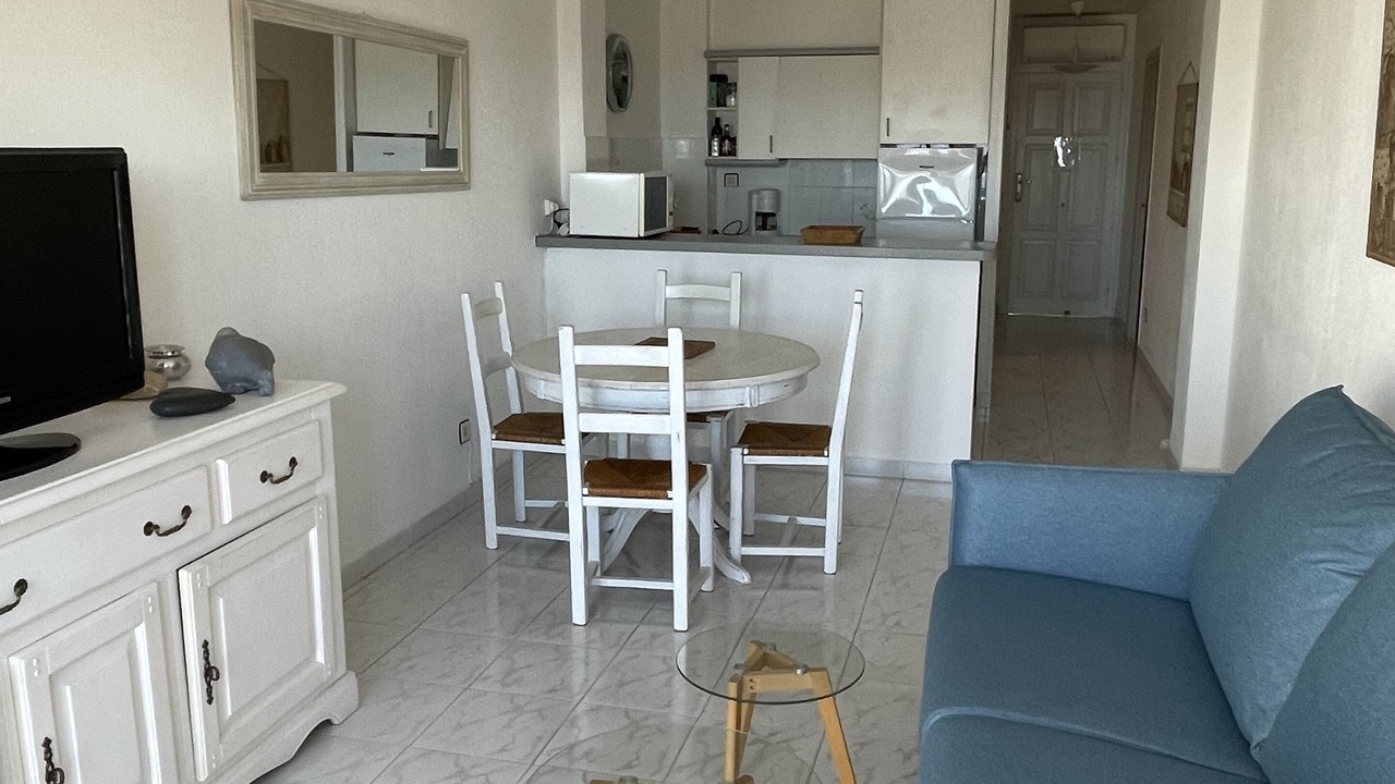 Photo of Livingroom in Roses Town Center