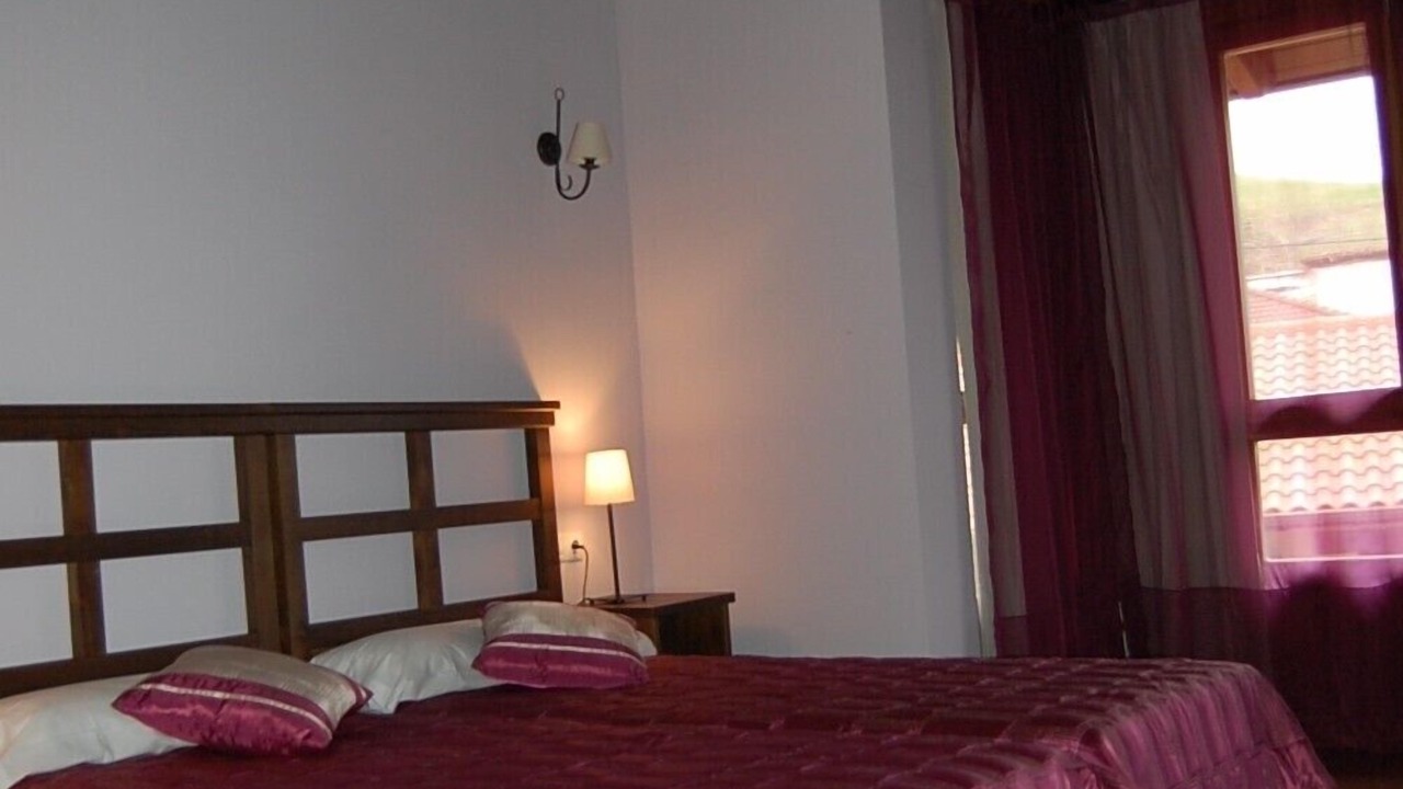 Photo of Bedroom in Parres