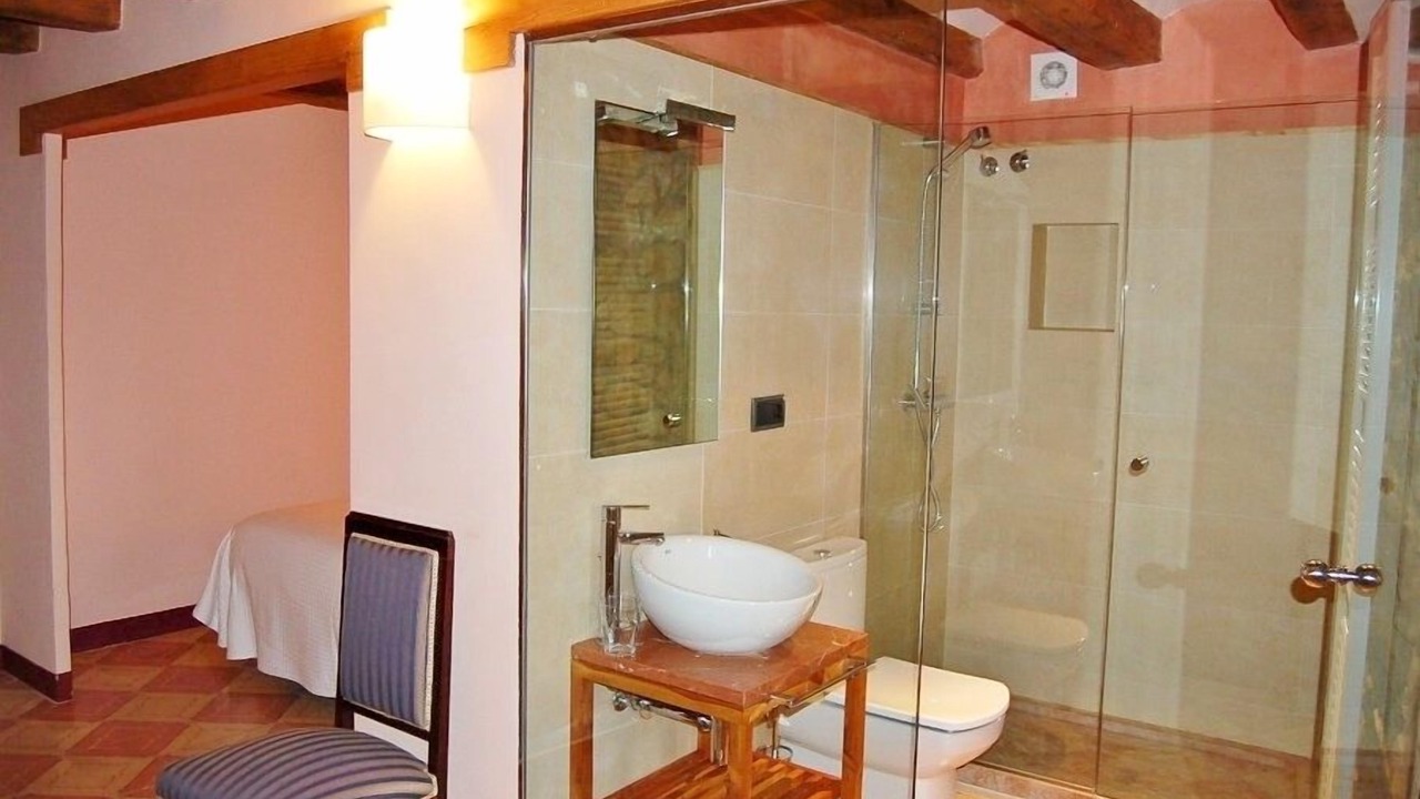 Photo of Bathroom in Ponts