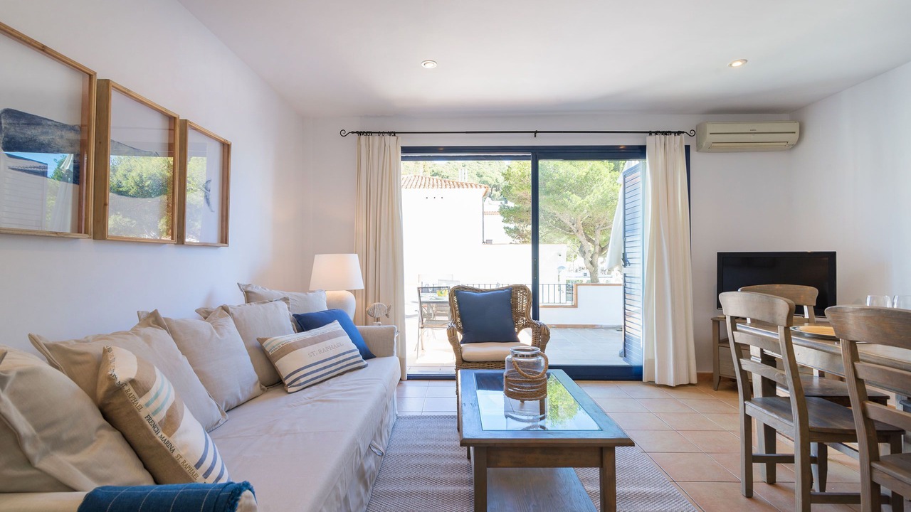 Photo of Livingroom in Tamariu