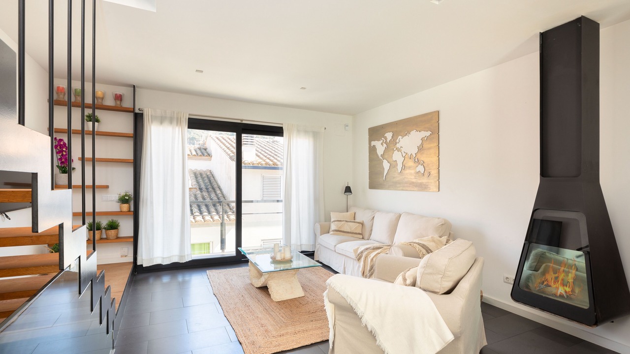 Photo of Livingroom in Tamariu
