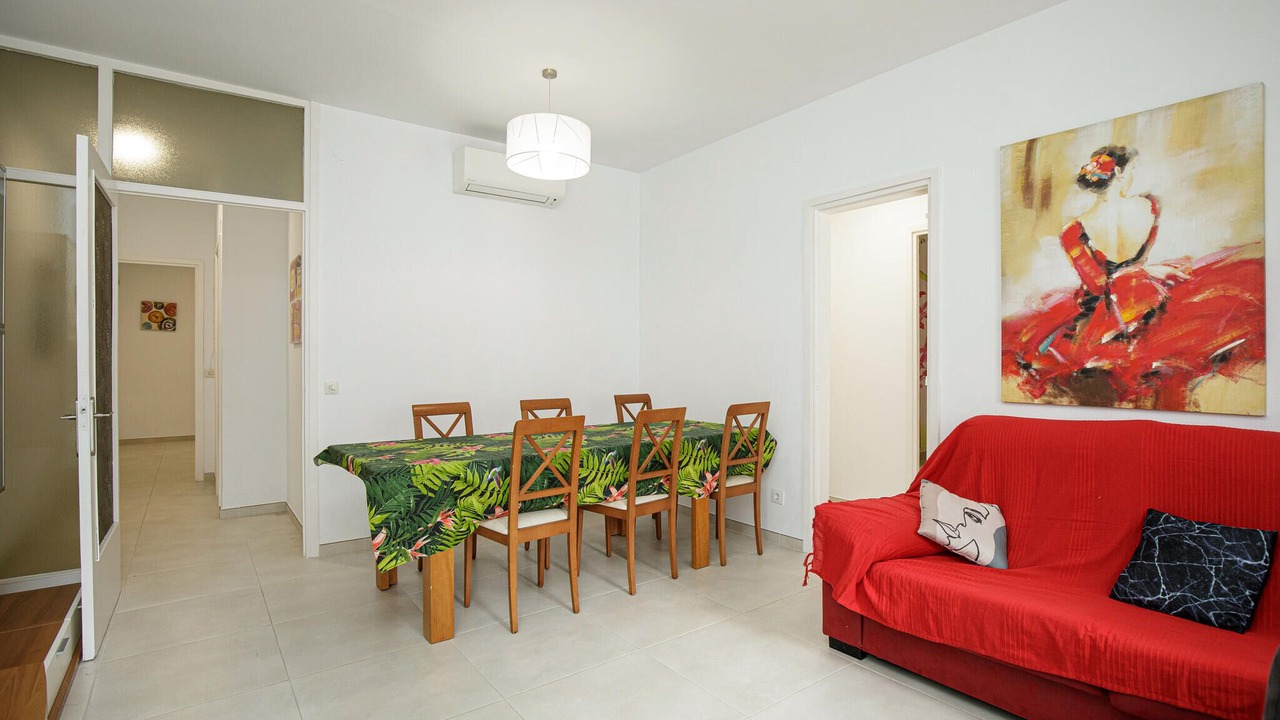 Photo of Bedroom in Roses Town Center