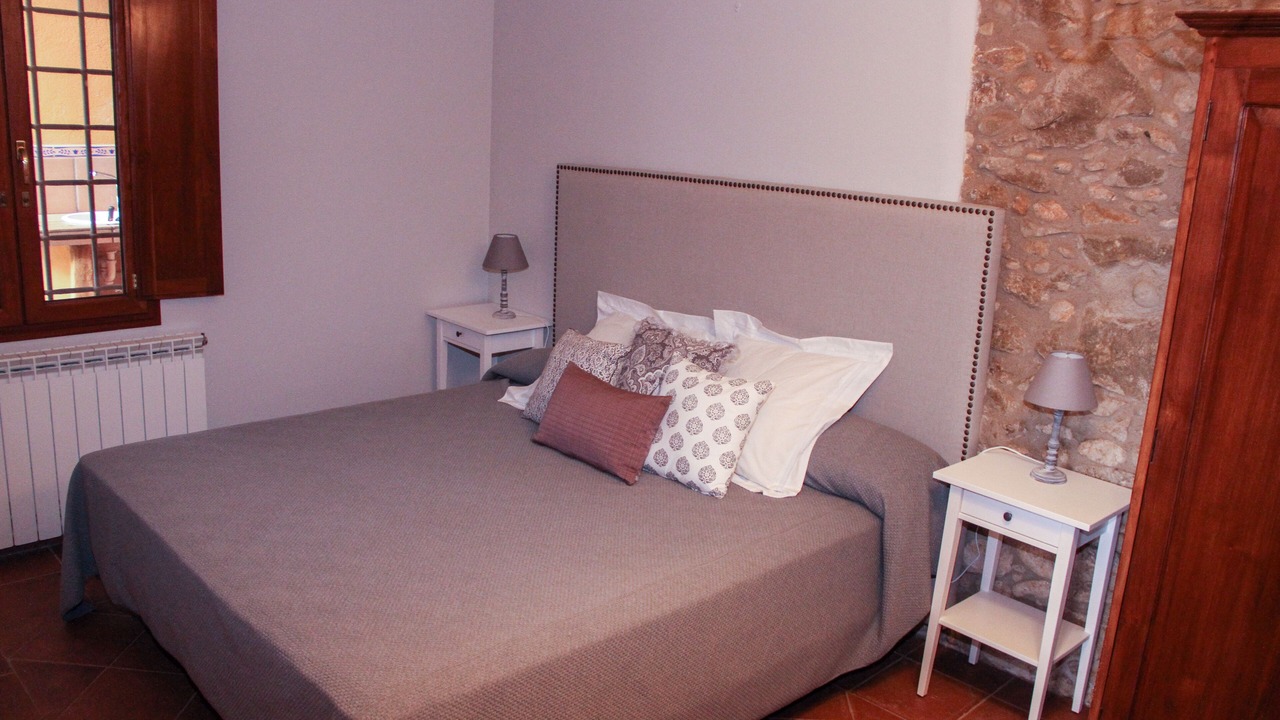 Photo of Bedroom in Llampaies