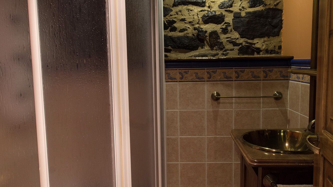 Photo of Bathroom in Feas