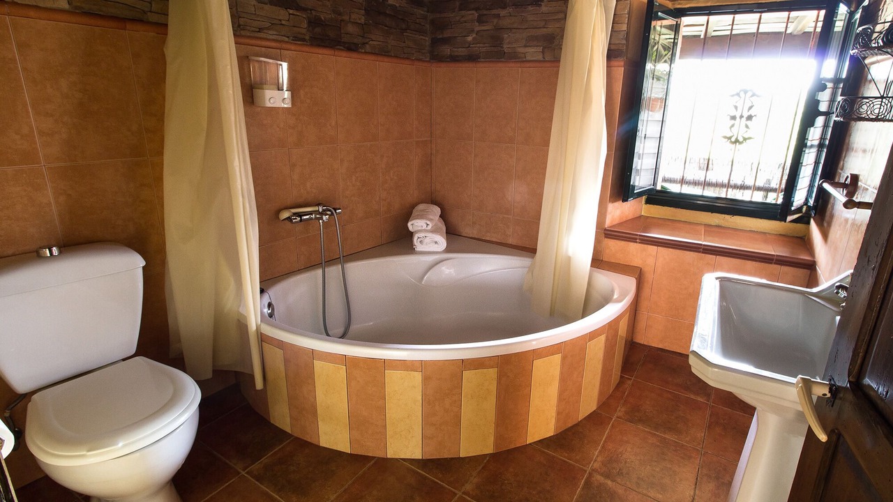 Photo of Bathroom in Feas