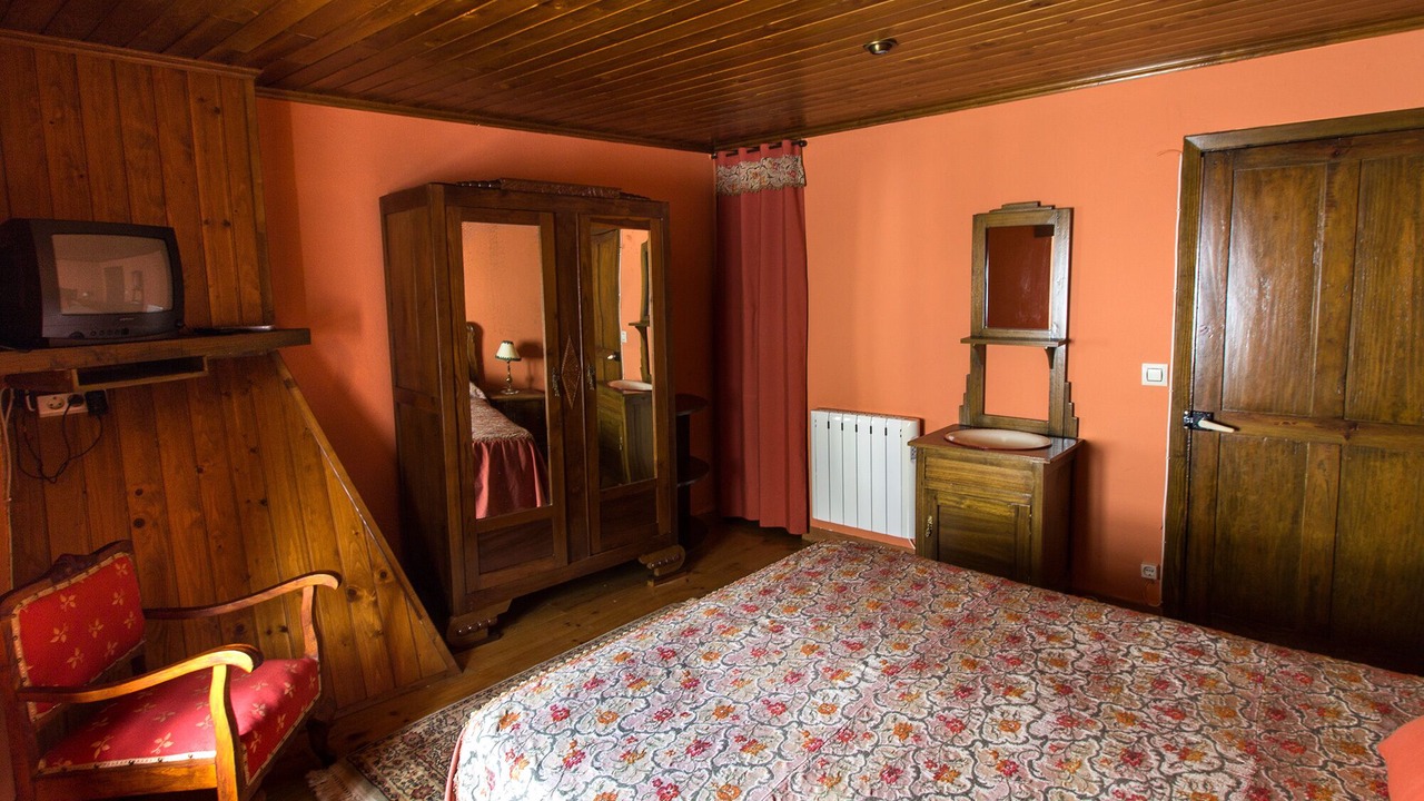 Photo of Bedroom in Feas