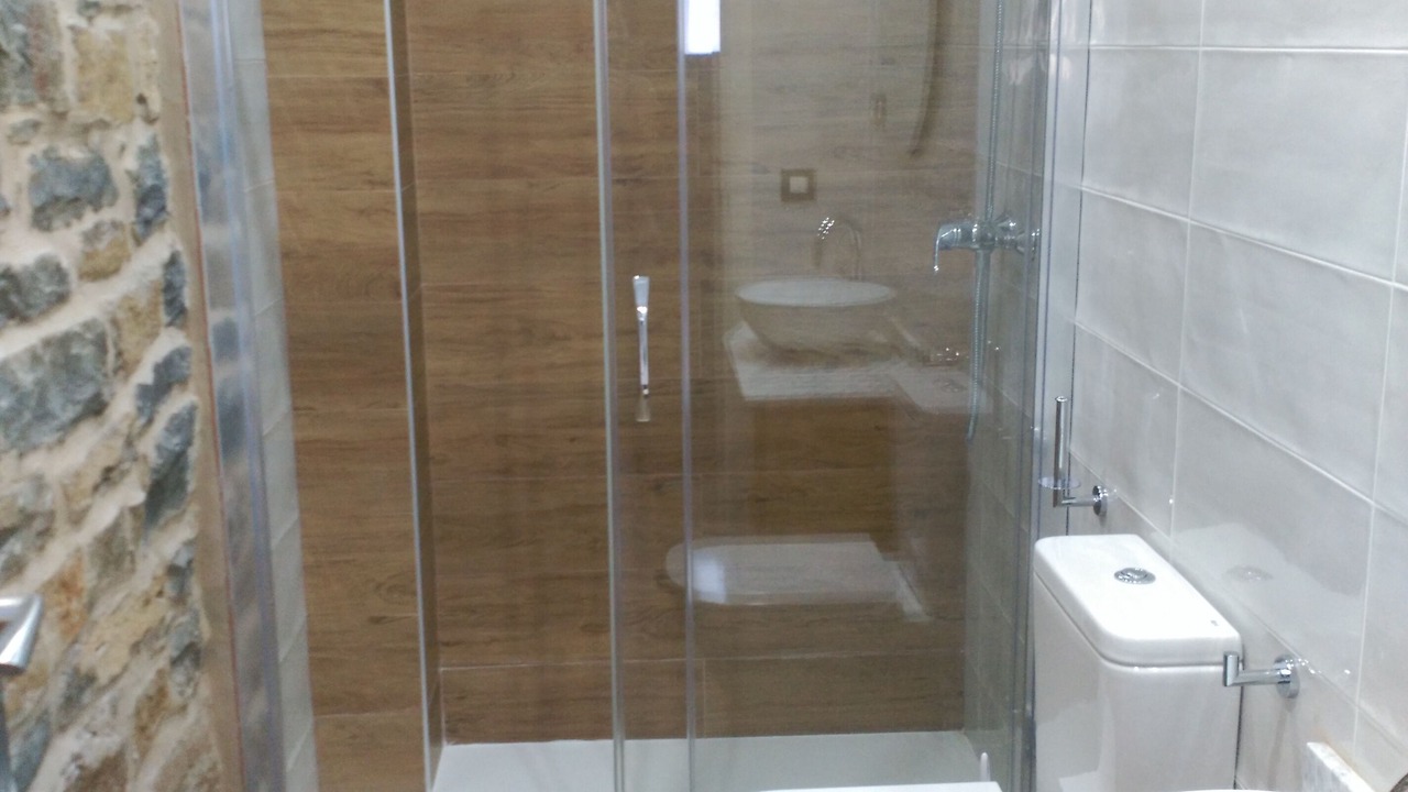 Photo of Bathroom in Banaston