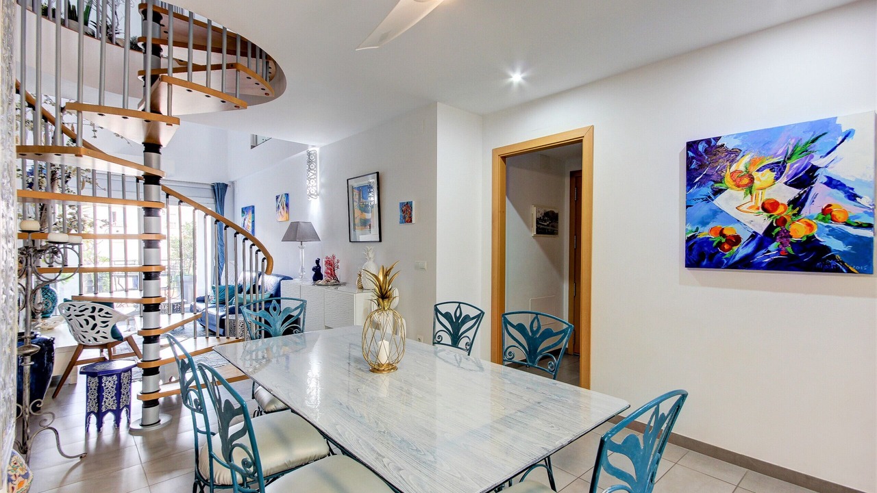 Photo of Livingroom in Roses Town Center