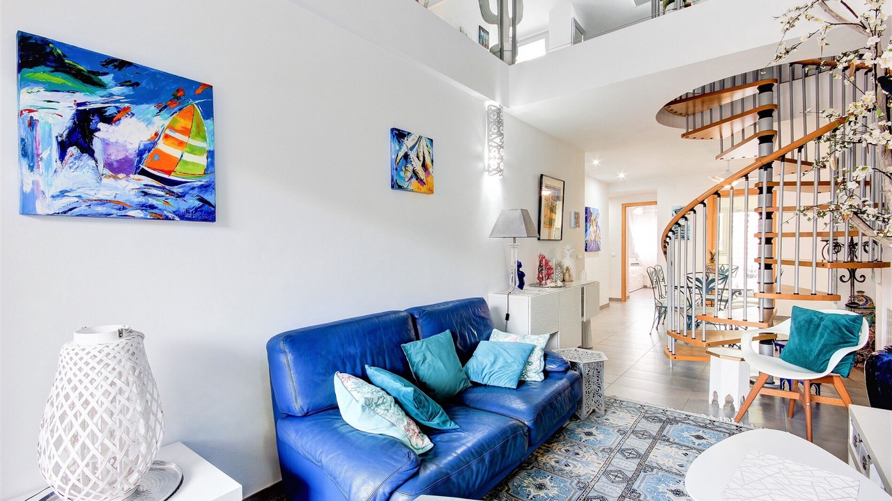 Photo of Livingroom in Roses Town Center