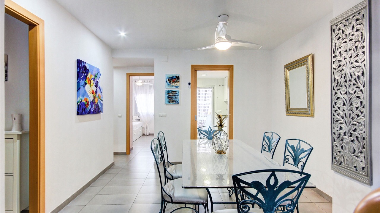 Photo of Livingroom in Roses Town Center