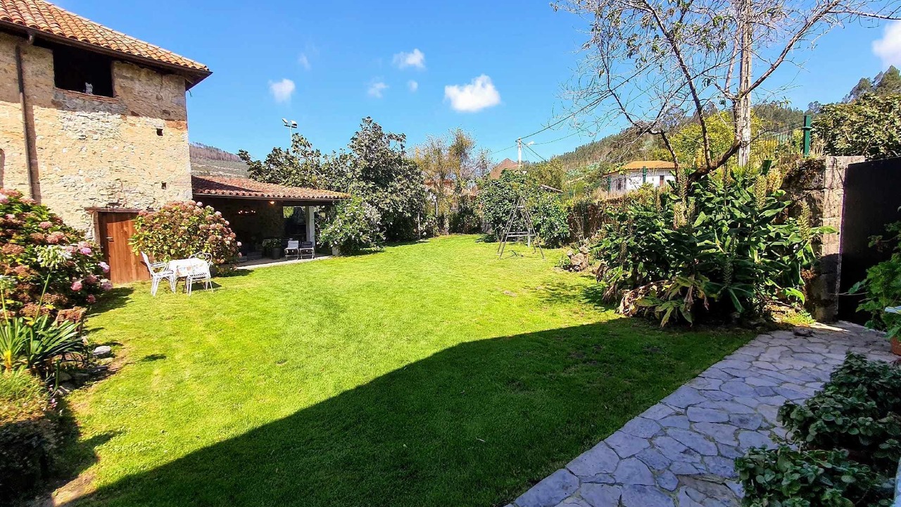 Photo of Outdoor in Rales