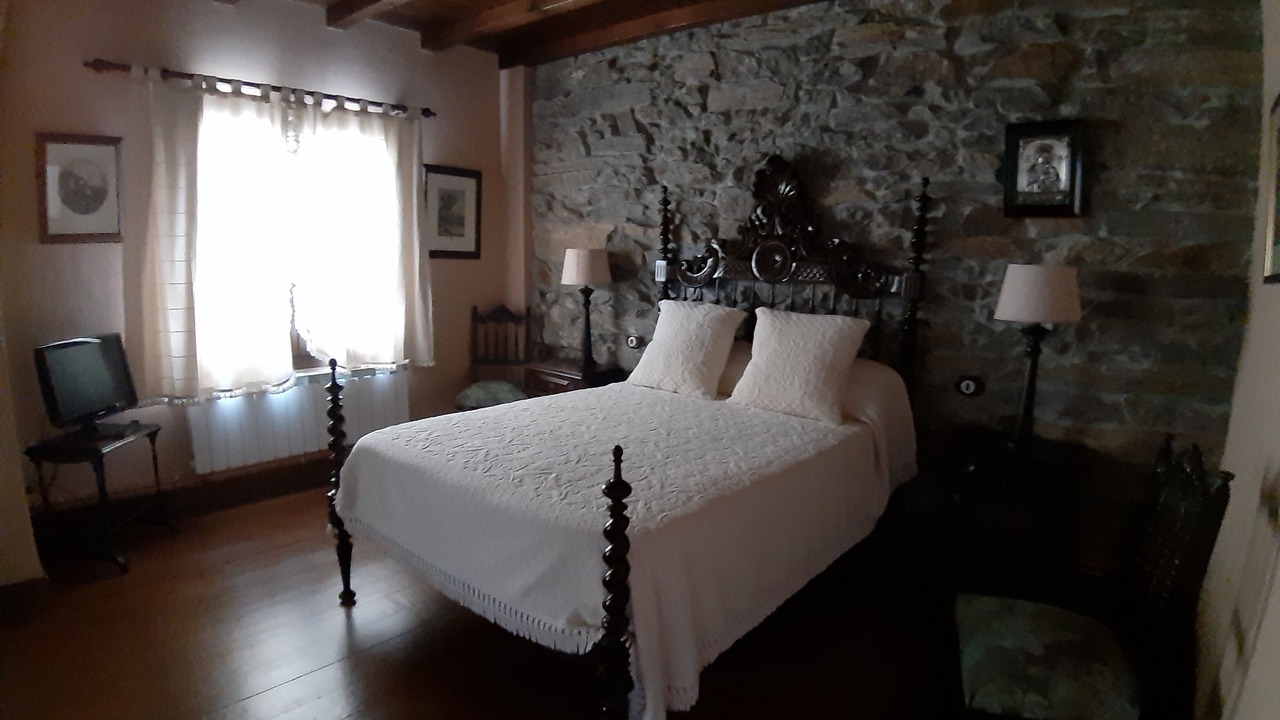 Photo of Bedroom in Portela de Portomourisco