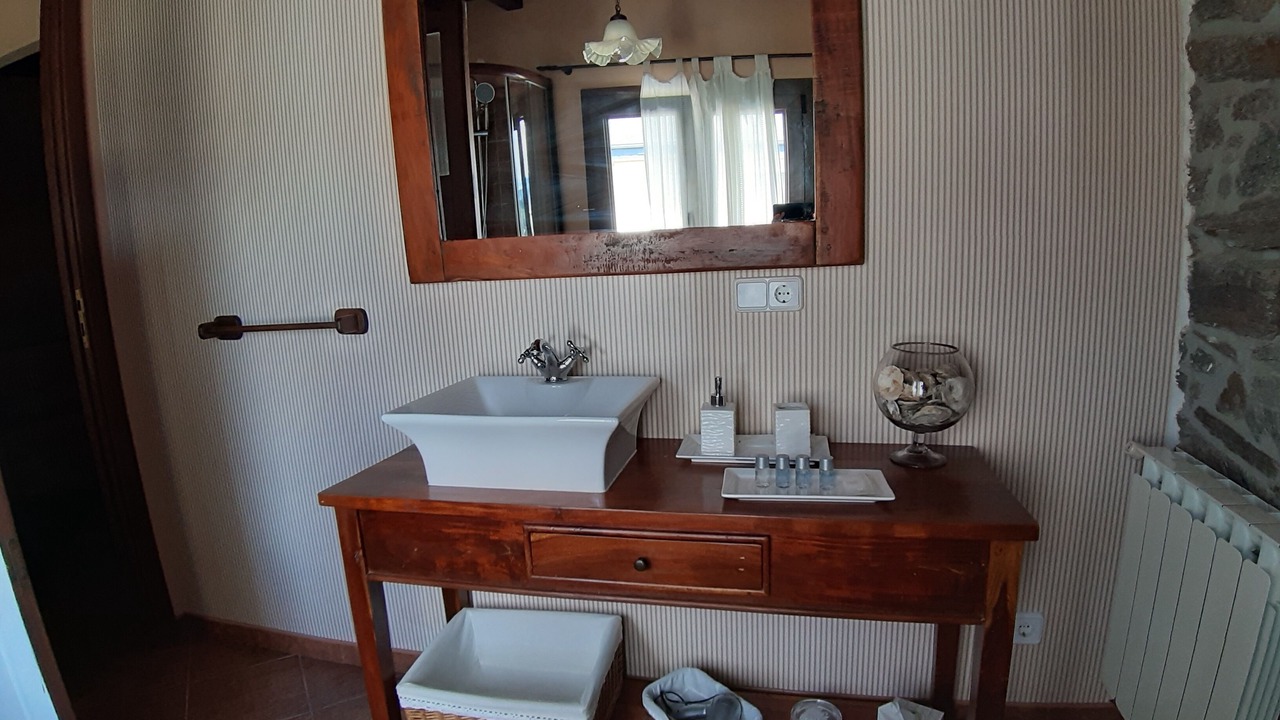 Photo of Bathroom in Portela de Portomourisco