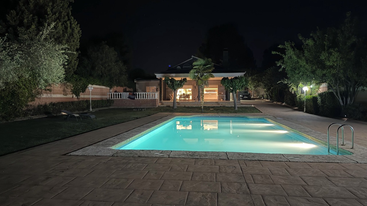 Photo of Outdoor in Sax