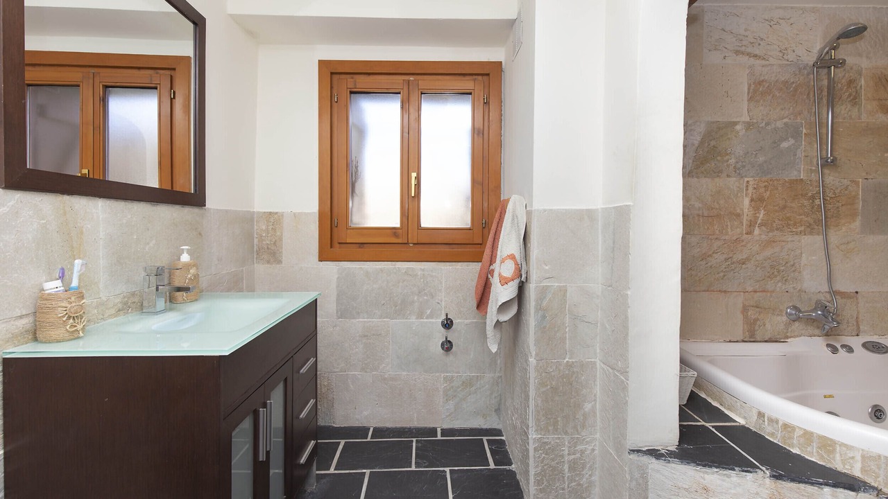 Photo of Bathroom in Araguas del Solano