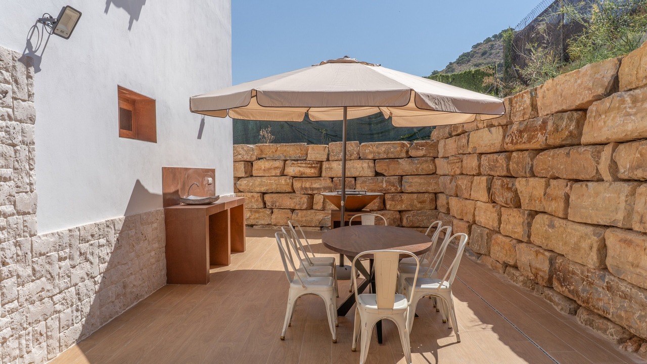 Photo of Outdoor in Coin