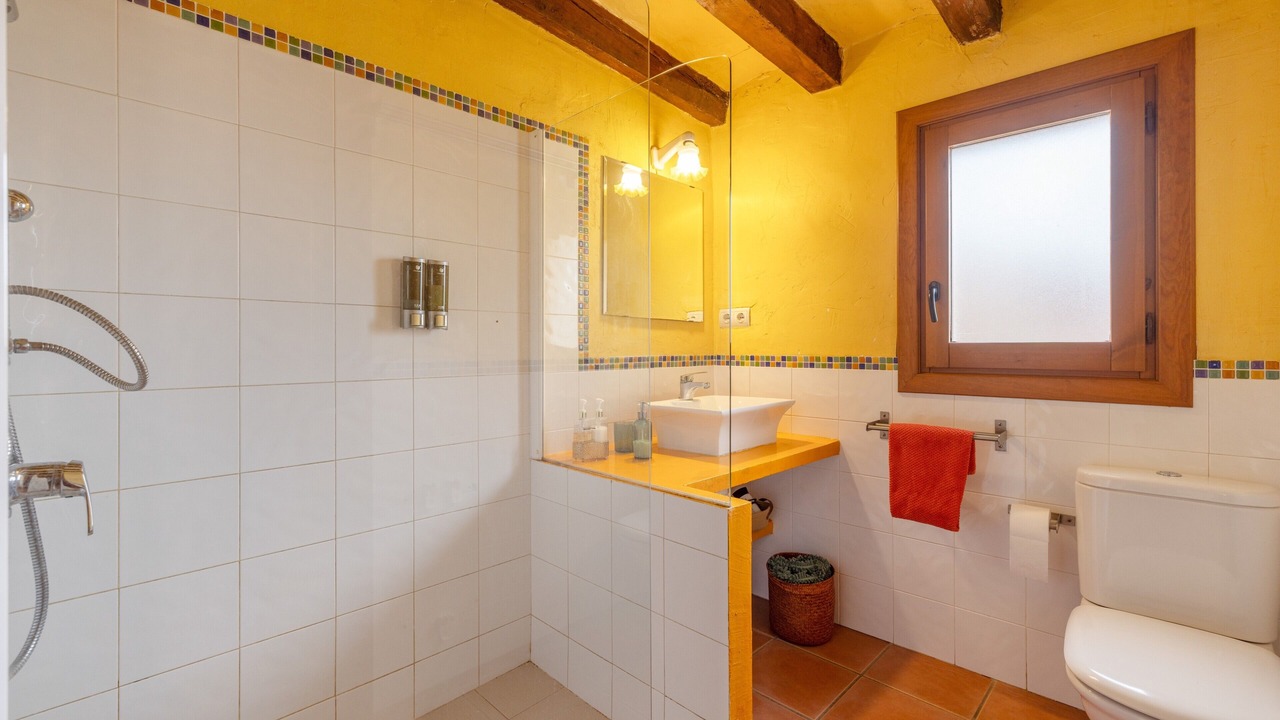 Photo of Bathroom in Pira