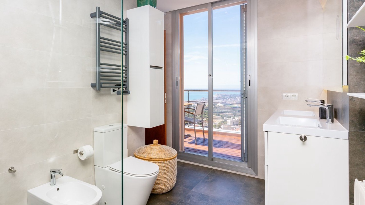 Photo of Bathroom in Quint Mar