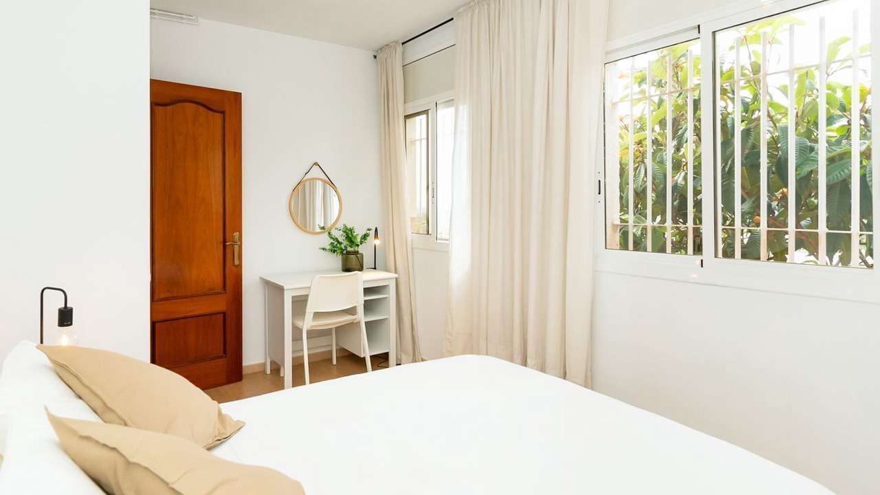 Photo of Bedroom in Quint Mar