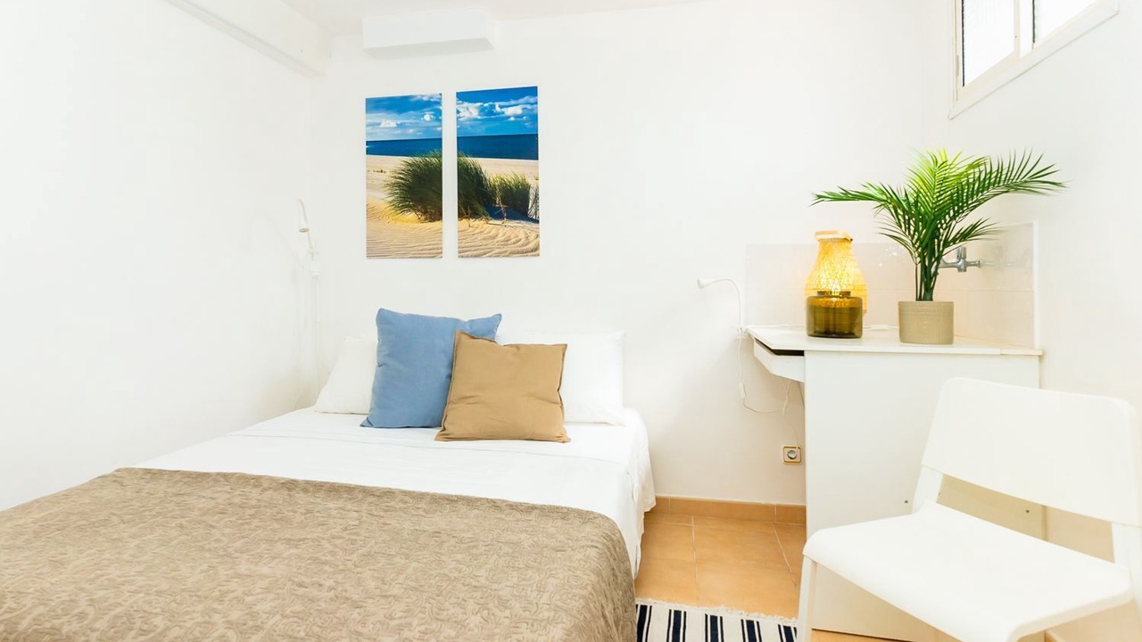 Photo of Bedroom in Quint Mar
