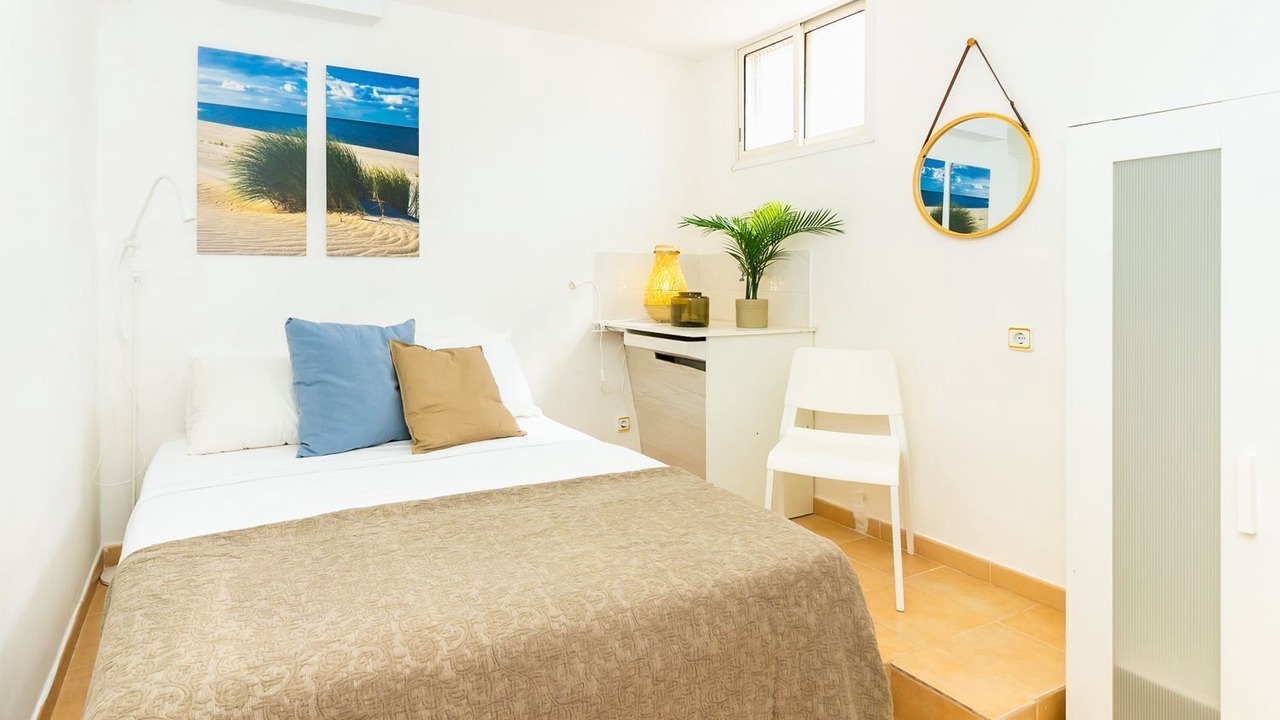 Photo of Bedroom in Quint Mar