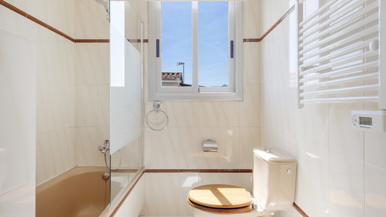 Photo of Bathroom in Tivenys