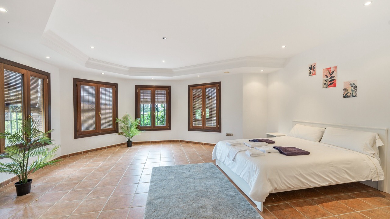 Photo of Bedroom in Coin