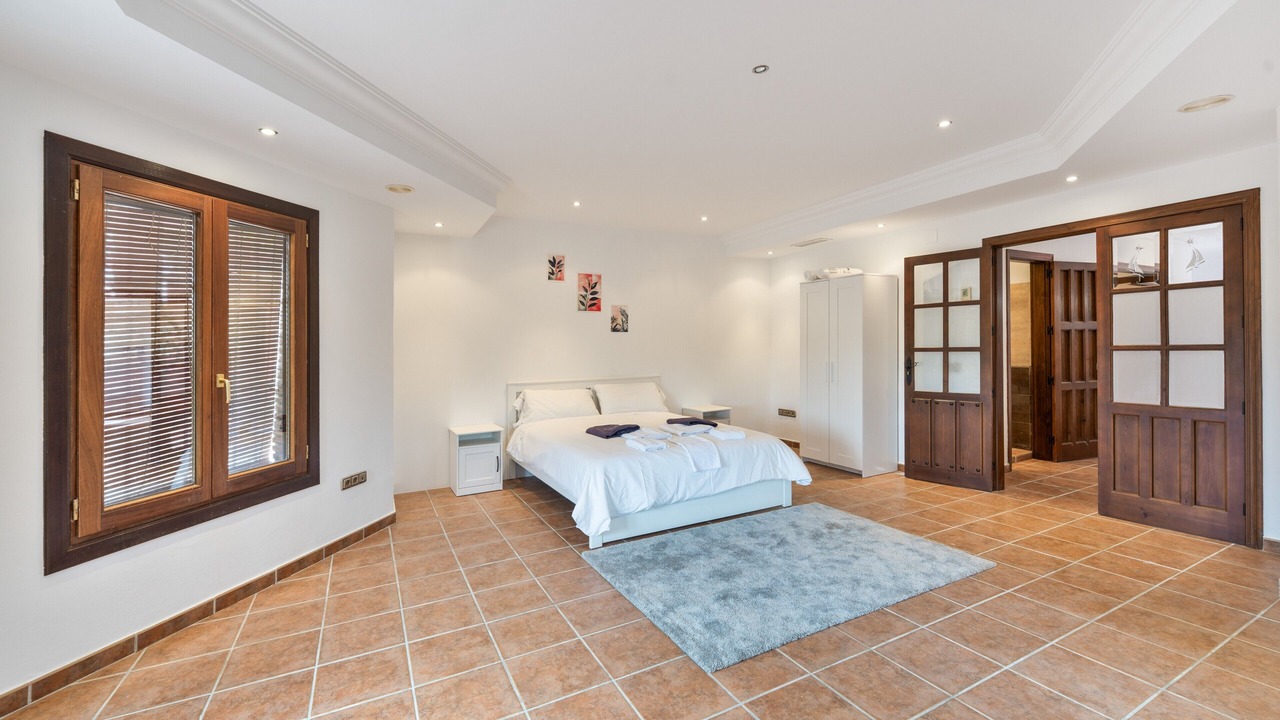 Photo of Bedroom in Coin