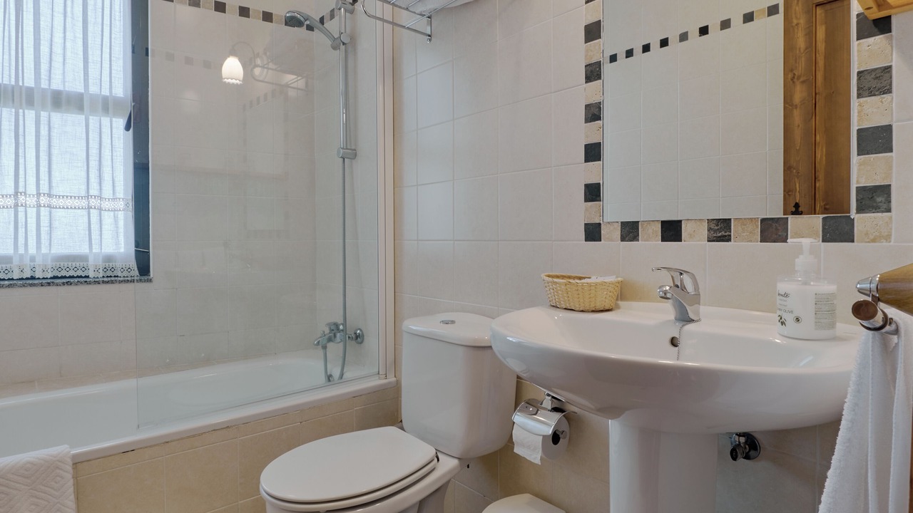 Photo of Bathroom in Santa Cruz de Montes