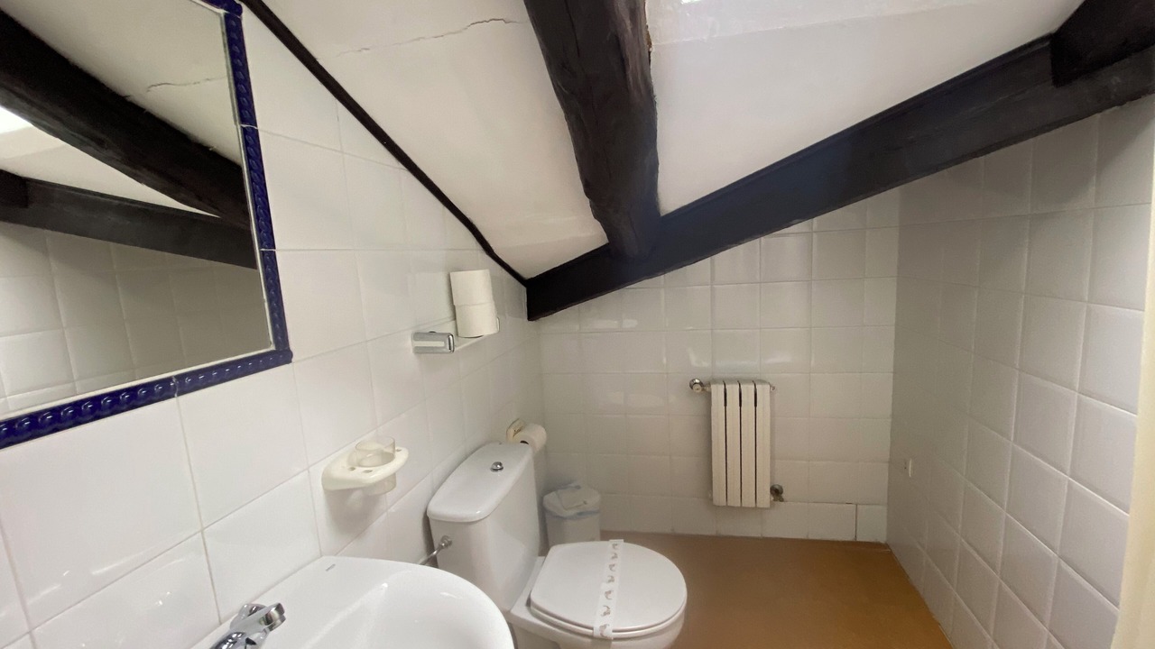 Photo of Bathroom in Celis
