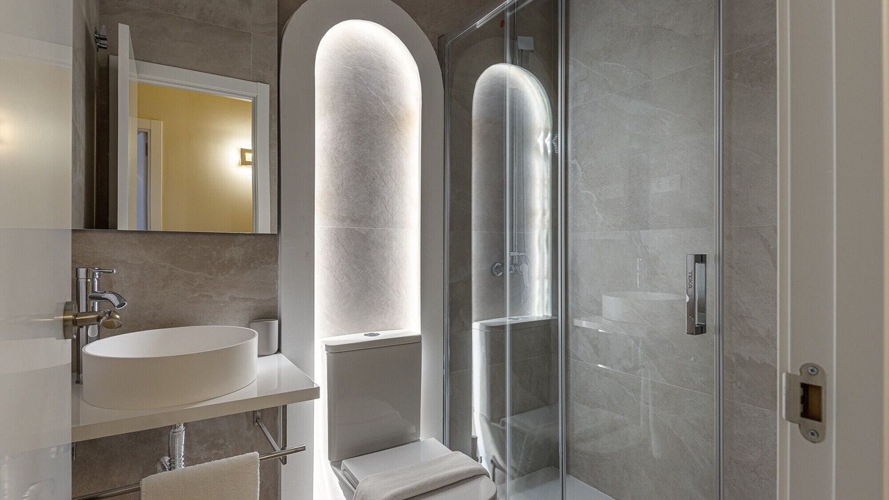 Photo of Bathroom in Trafalgar