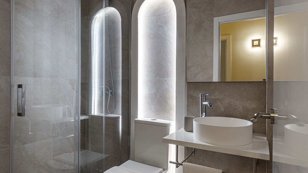 Photo of Bathroom in Trafalgar