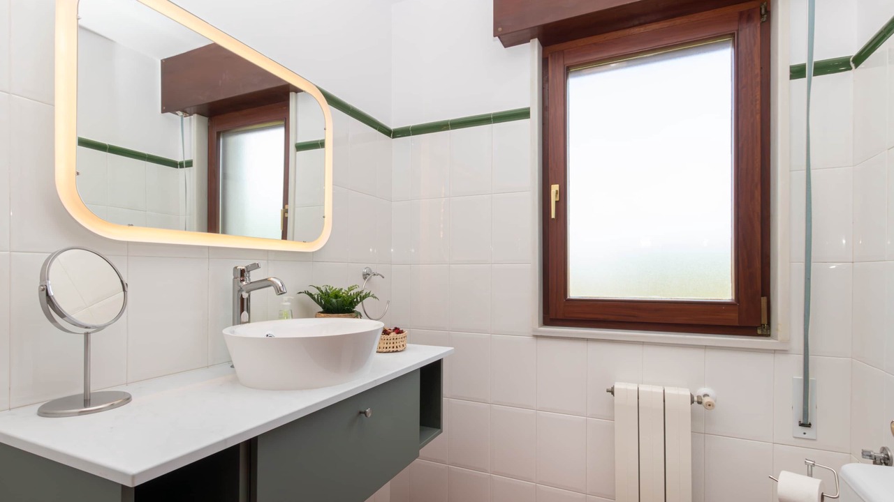 Photo of Bathroom in Naves