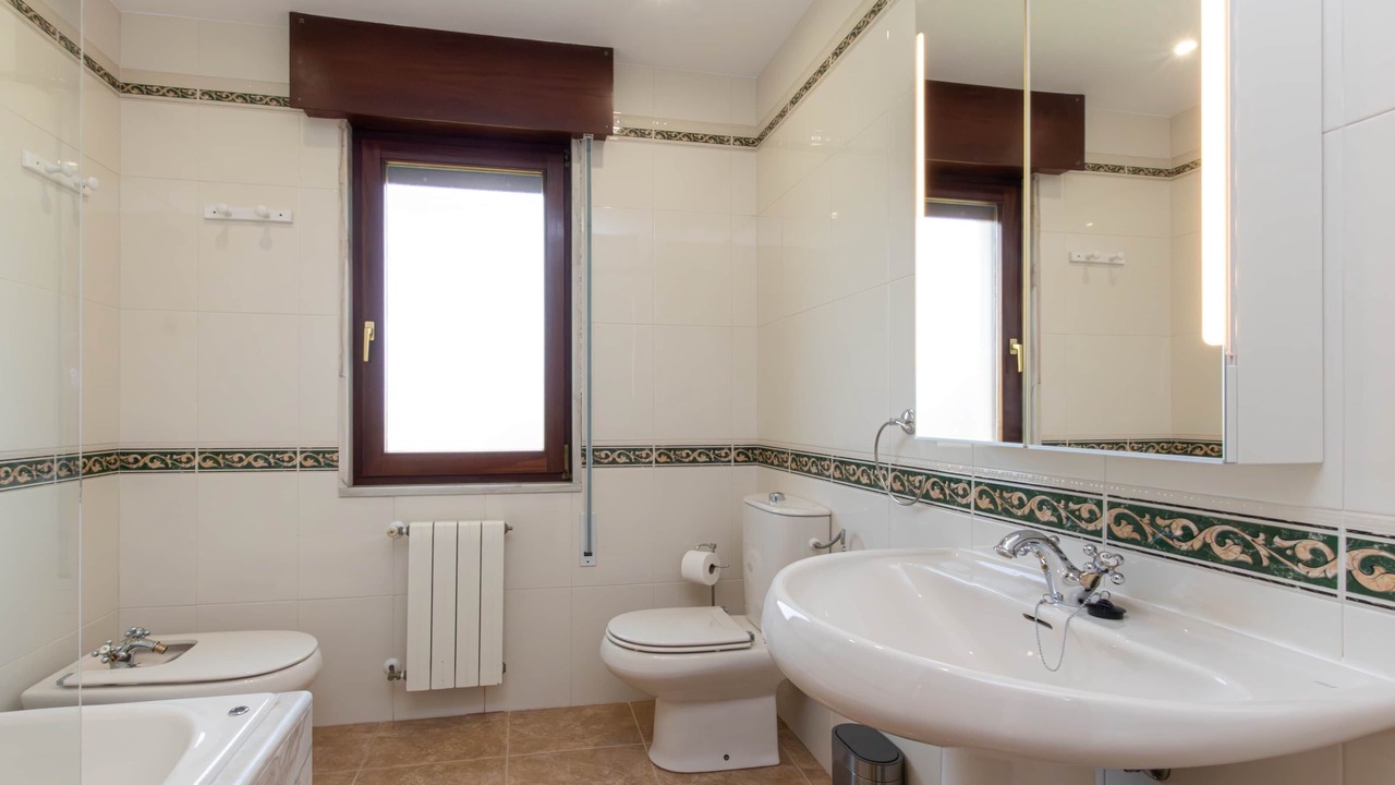 Photo of Bathroom in Naves