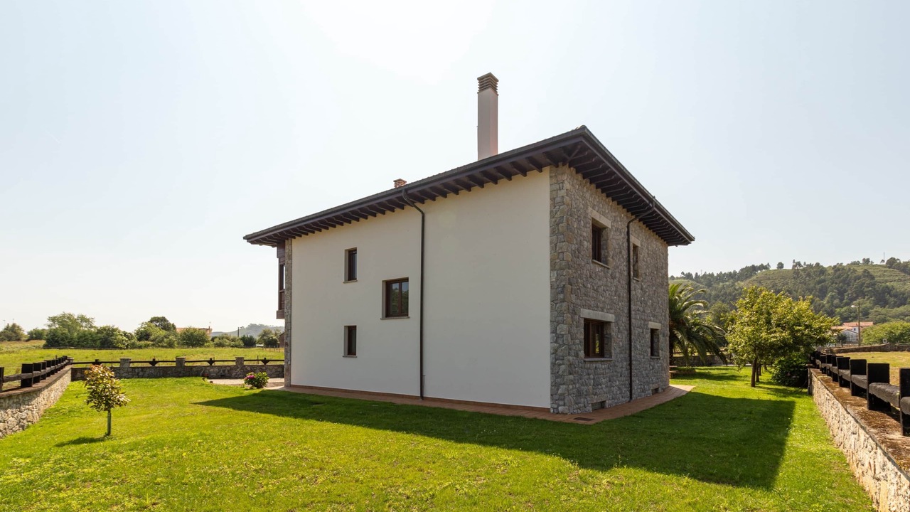 Photo of Outdoor in Naves