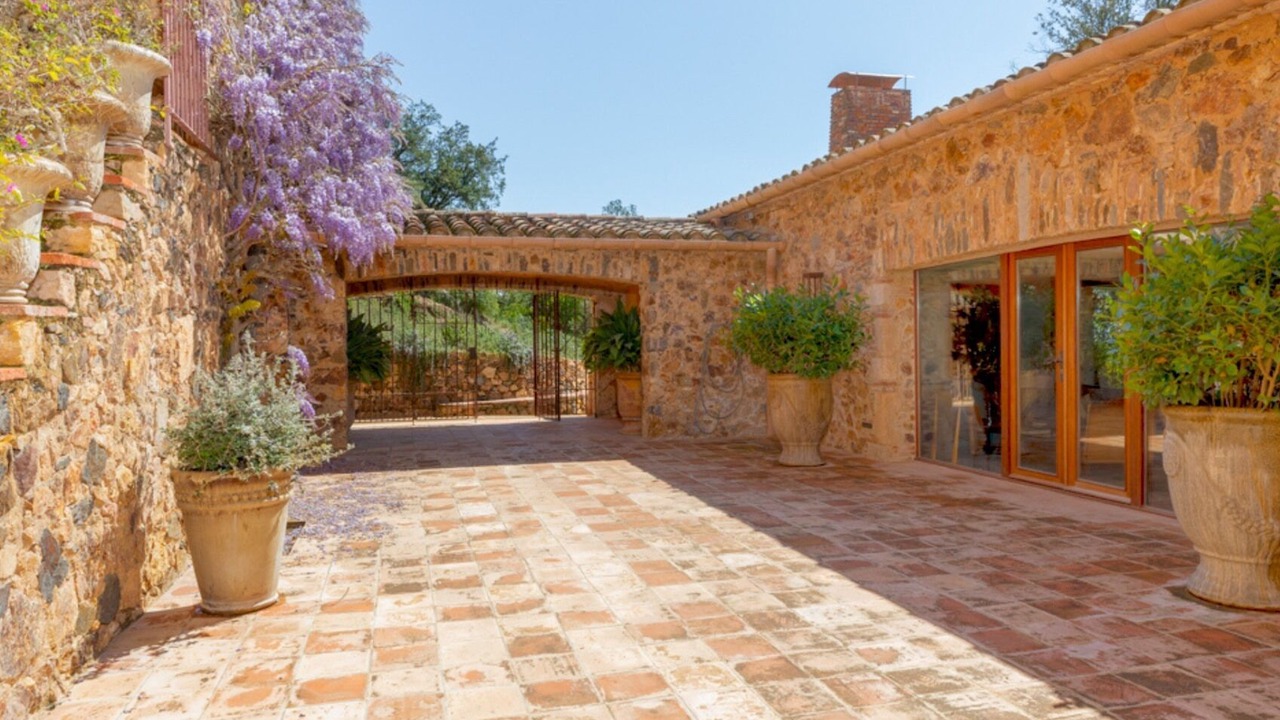 Photo of Outdoor in Mont-Ras