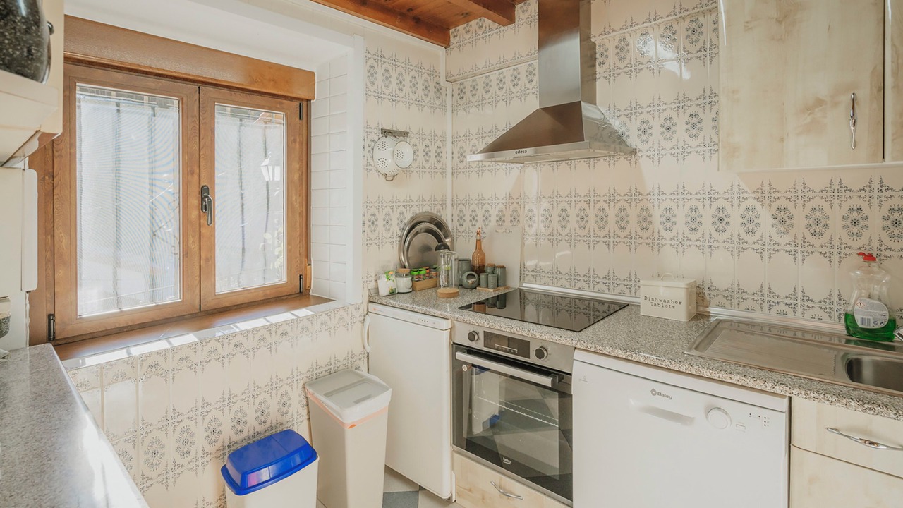 Photo of Kitchen in Llanaves de la Reina