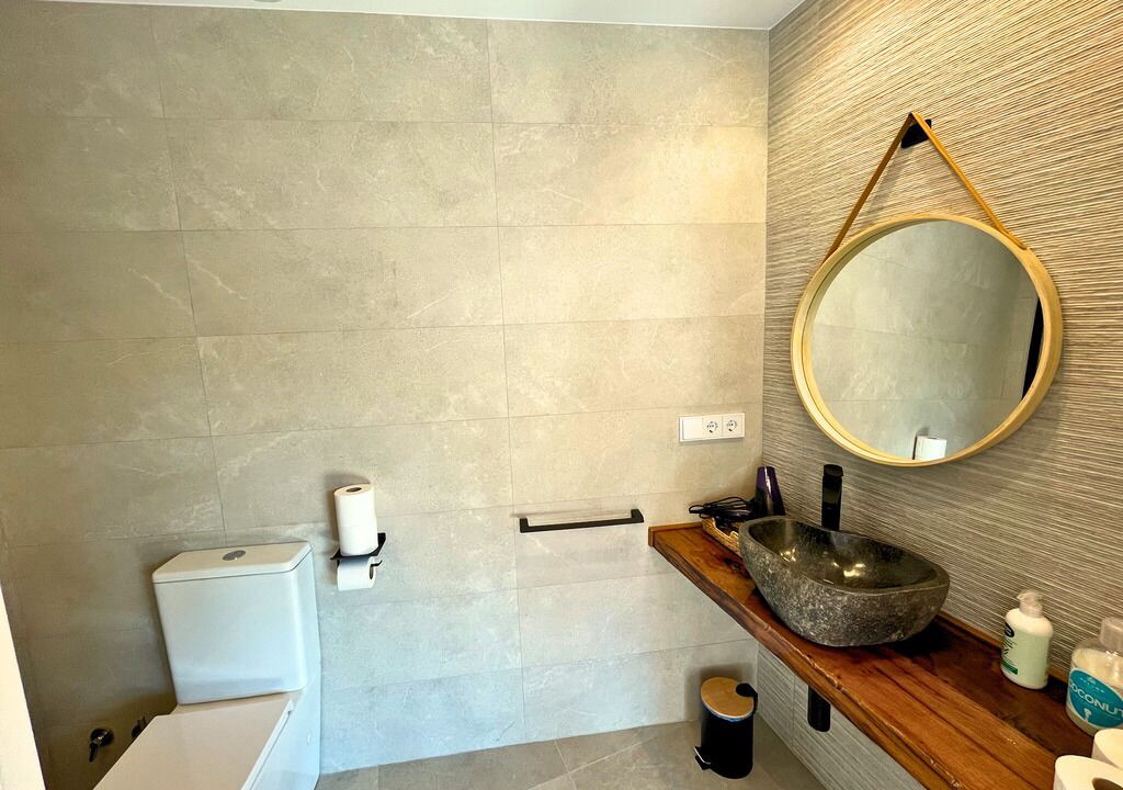 Photo of Bathroom in Panes