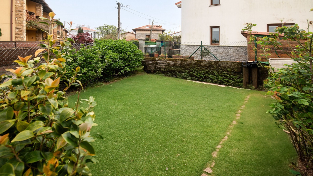Photo of Outdoor in Poo