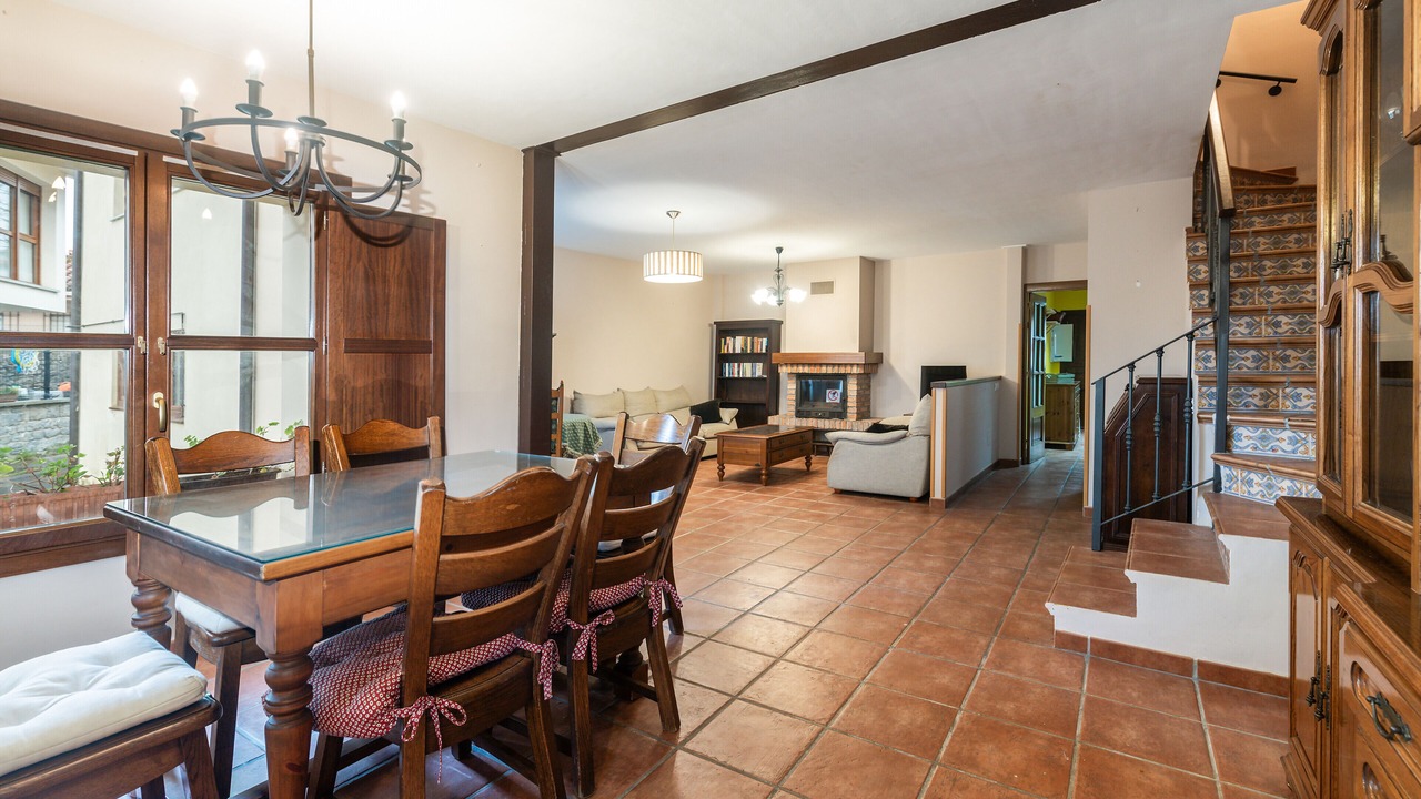 Photo of Livingroom in Poo