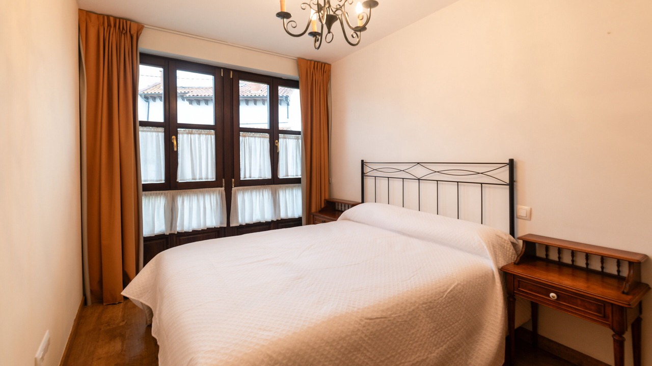 Photo of Bedroom in Poo