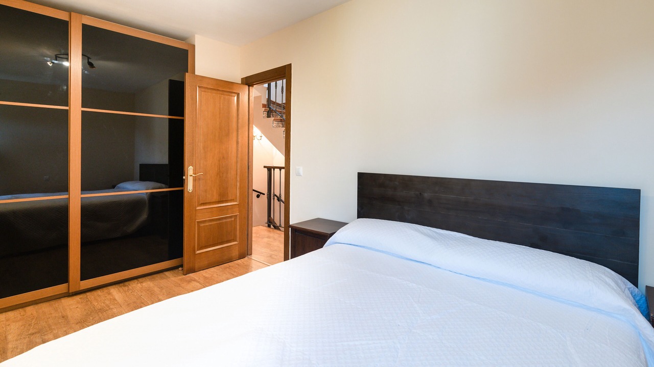 Photo of Bedroom in Poo