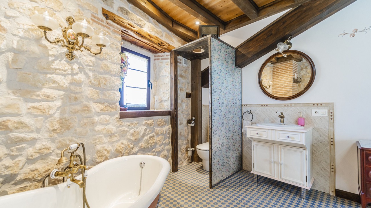 Photo of Bathroom in Moral de Hornuez
