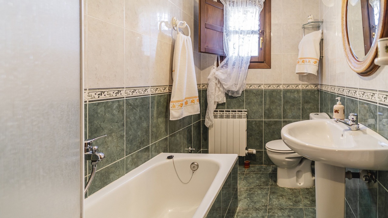Photo of Bathroom in Urrez
